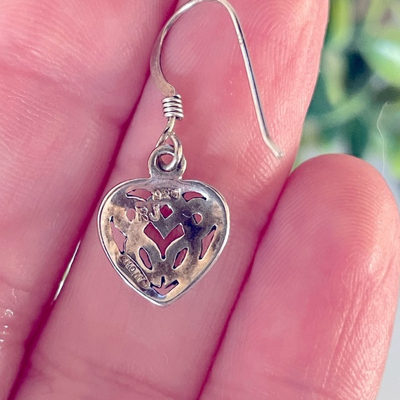 Avon Petite Sterling Silver 925 Celtic Knot Heart Dangle hook Earrings - Picture 2 of 4